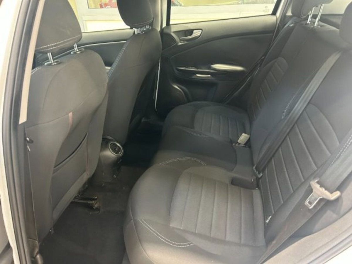 Alfa Romeo Giulietta 1.6 JTDm Business 120cv (9)