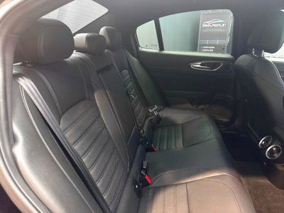 Alfa Romeo Giulia 2.9 V6 Quadrifoglio 520cv auto (12)