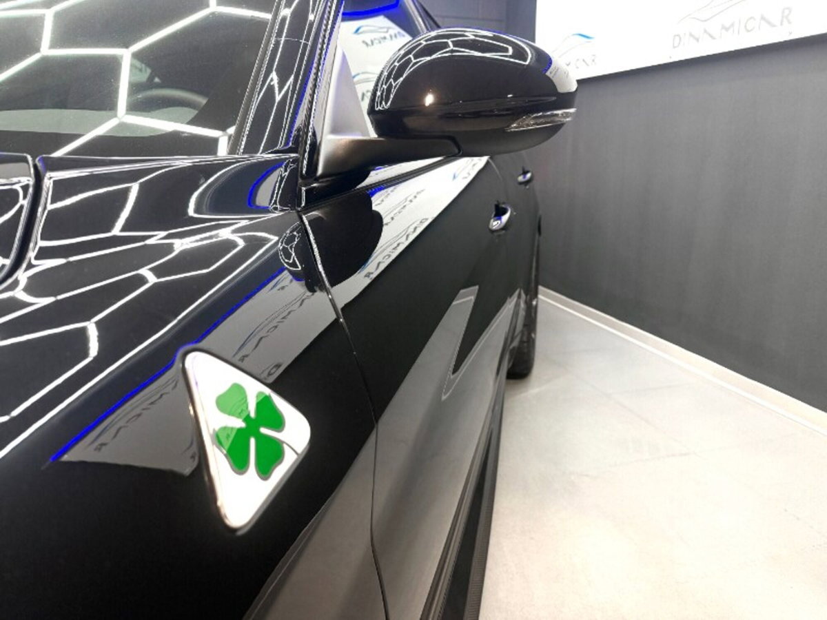 Alfa Romeo Giulia 2.9 V6 Quadrifoglio 520cv auto (2)