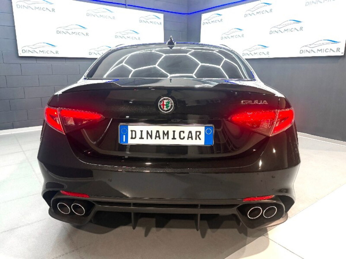 Alfa Romeo Giulia 2.9 V6 Quadrifoglio 520cv auto (8)