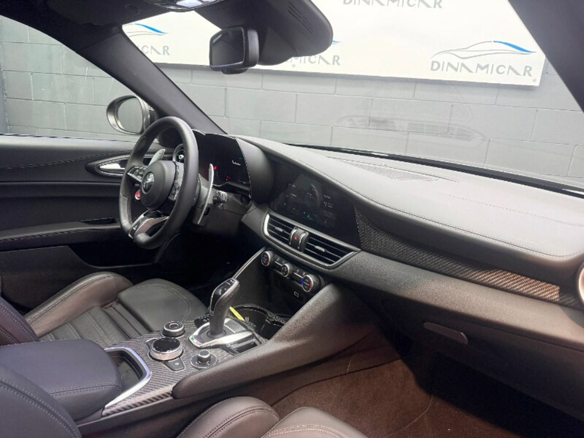 Alfa Romeo Giulia 2.9 V6 Quadrifoglio 520cv auto (9)