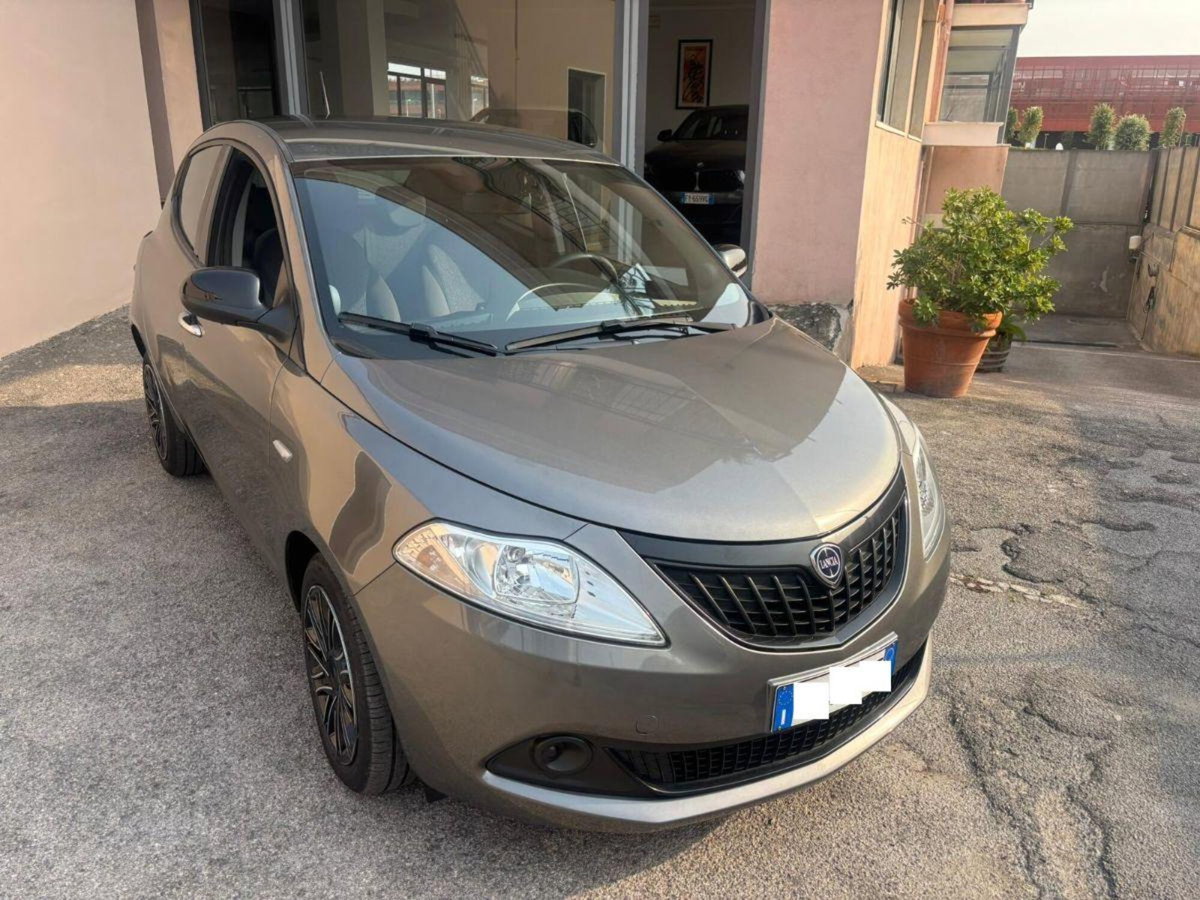 Lancia Ypsilon 1.0 FireFly 5 porte S&S Hybrid Gold Plus (2)