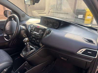 Lancia Ypsilon 1.0 FireFly 5 porte S&S Hybrid Gold Plus (8)