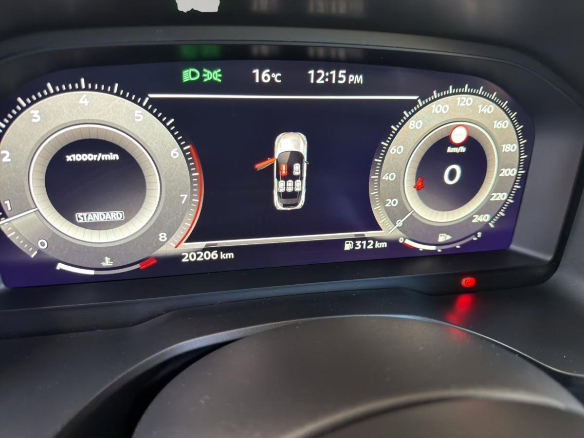 Nissan Qashqai 1.3 mhev N-Connecta 2wd 140cv (17)