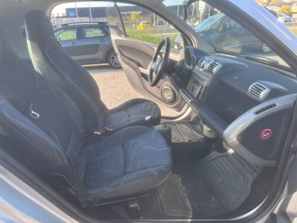 smart Fortwo 1000 52 kW MHD coupé passion (7)