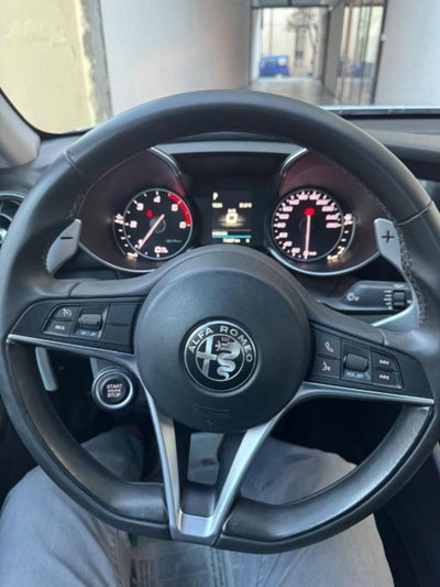 Alfa Romeo Giulia 2.2 Turbodiesel 180 CV AT8 Super (8)