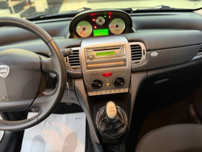 Lancia Ypsilon 1.2 69 CV Argento (13)