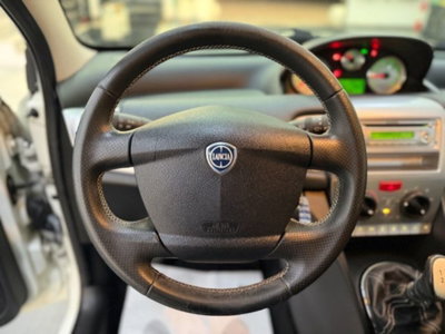 Lancia Ypsilon 1.2 69 CV Argento (18)