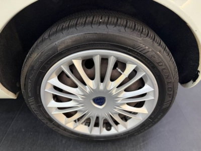 Lancia Ypsilon 1.2 69 CV Argento (20)