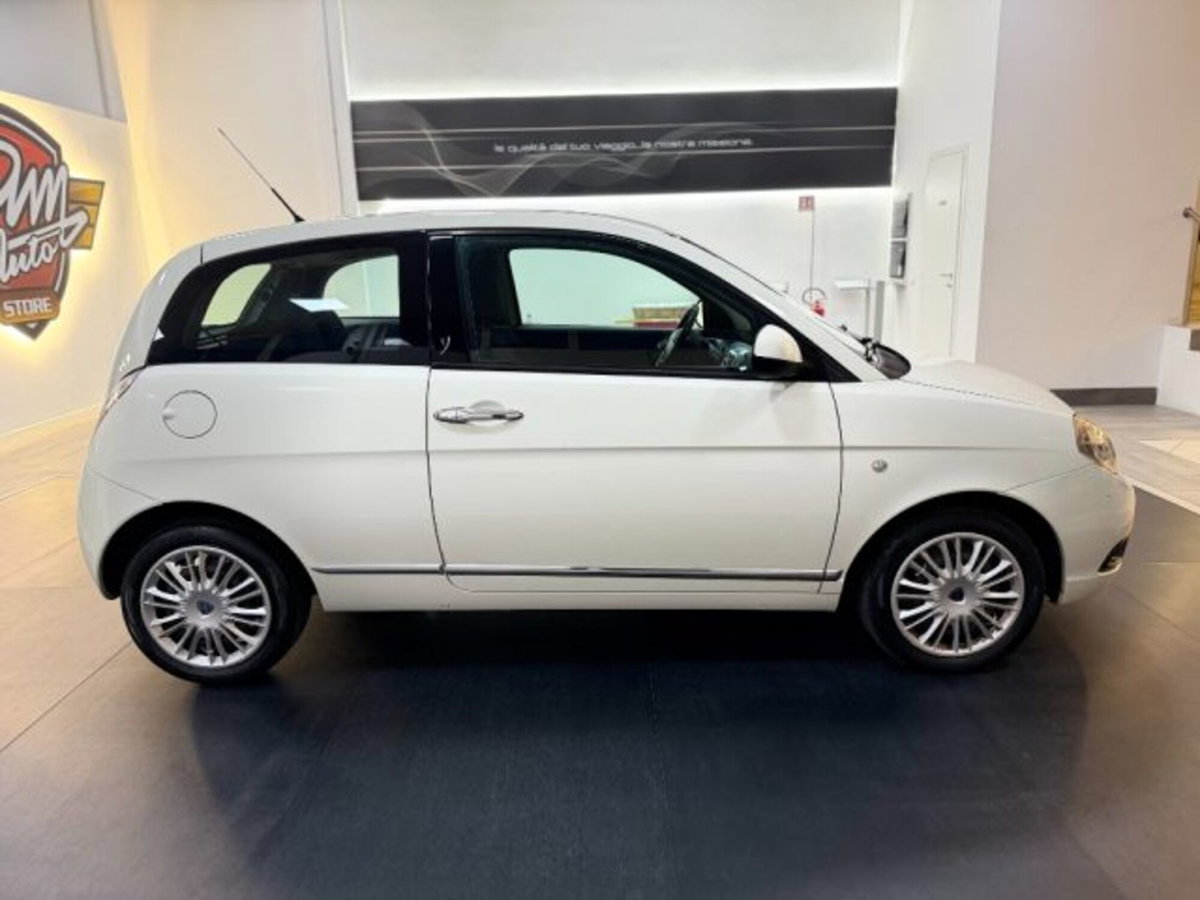 Lancia Ypsilon 1.2 69 CV Argento (4)