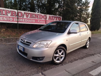 Toyota Corolla 1.4i 16V cat 5 porte Sol usata