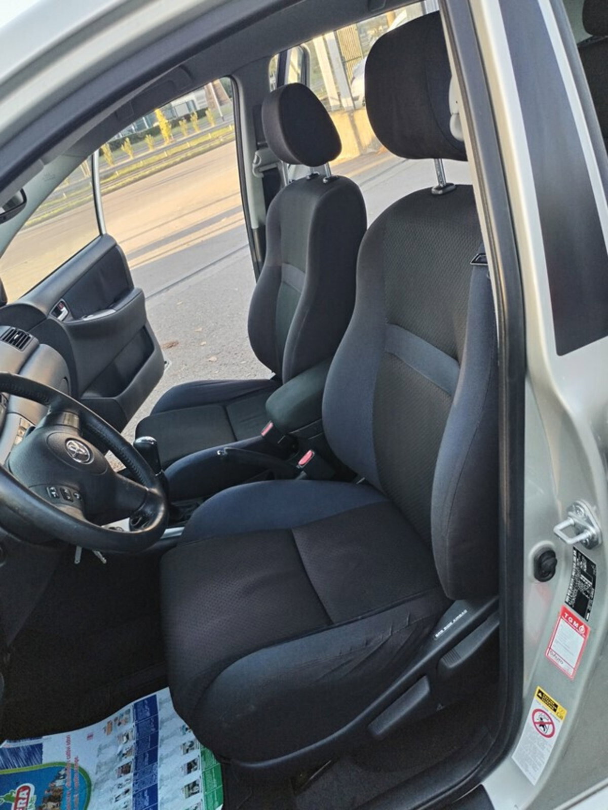 Toyota Corolla 1.4i 16V cat 5 porte Sol (10)