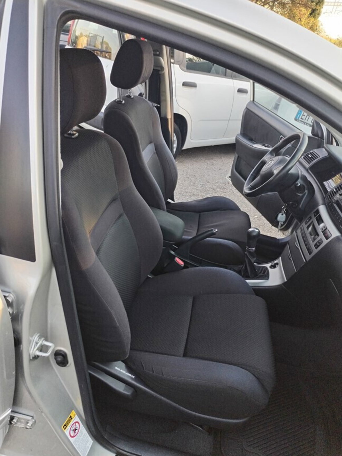 Toyota Corolla 1.4i 16V cat 5 porte Sol (15)
