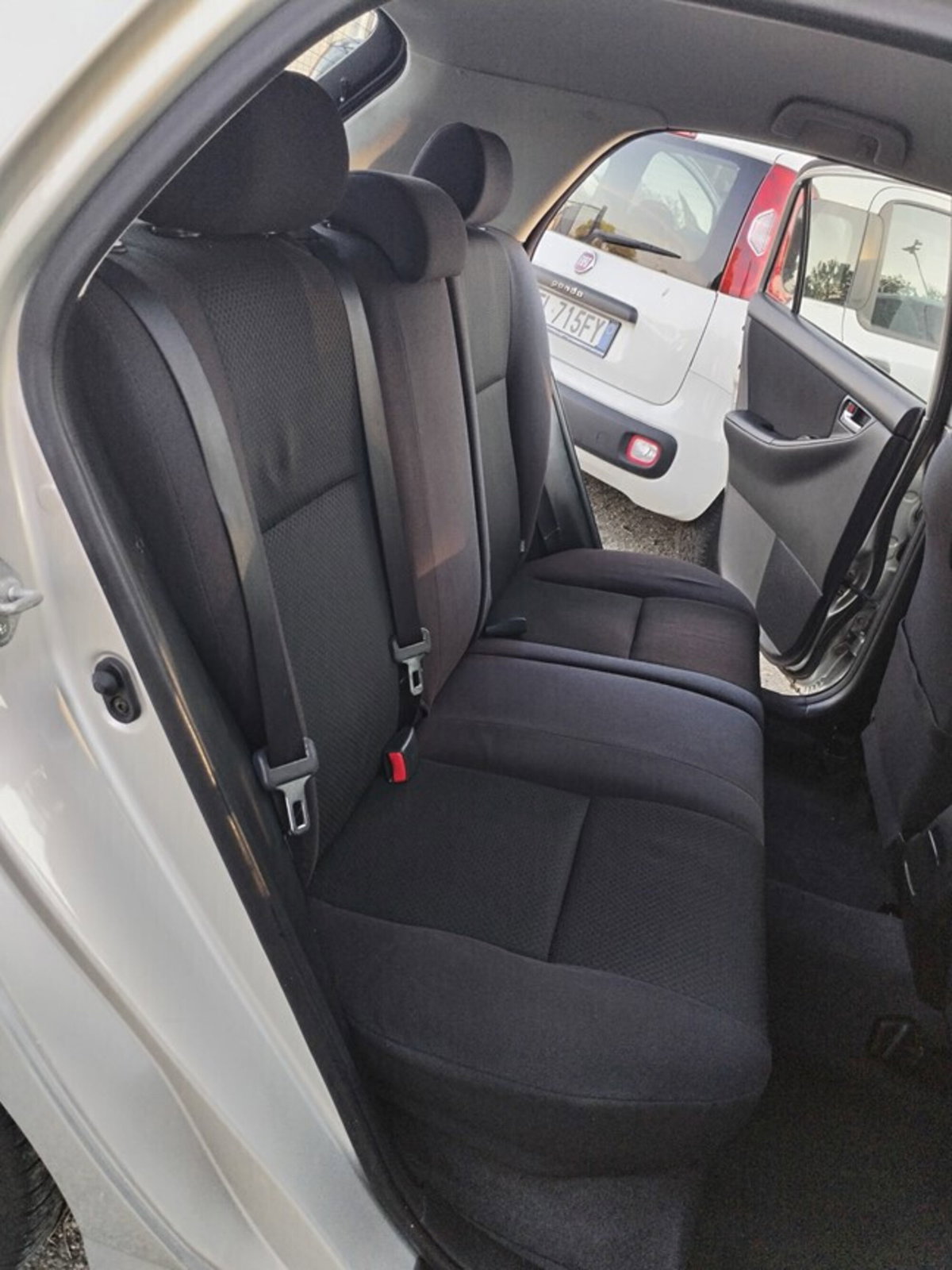 Toyota Corolla 1.4i 16V cat 5 porte Sol (18)