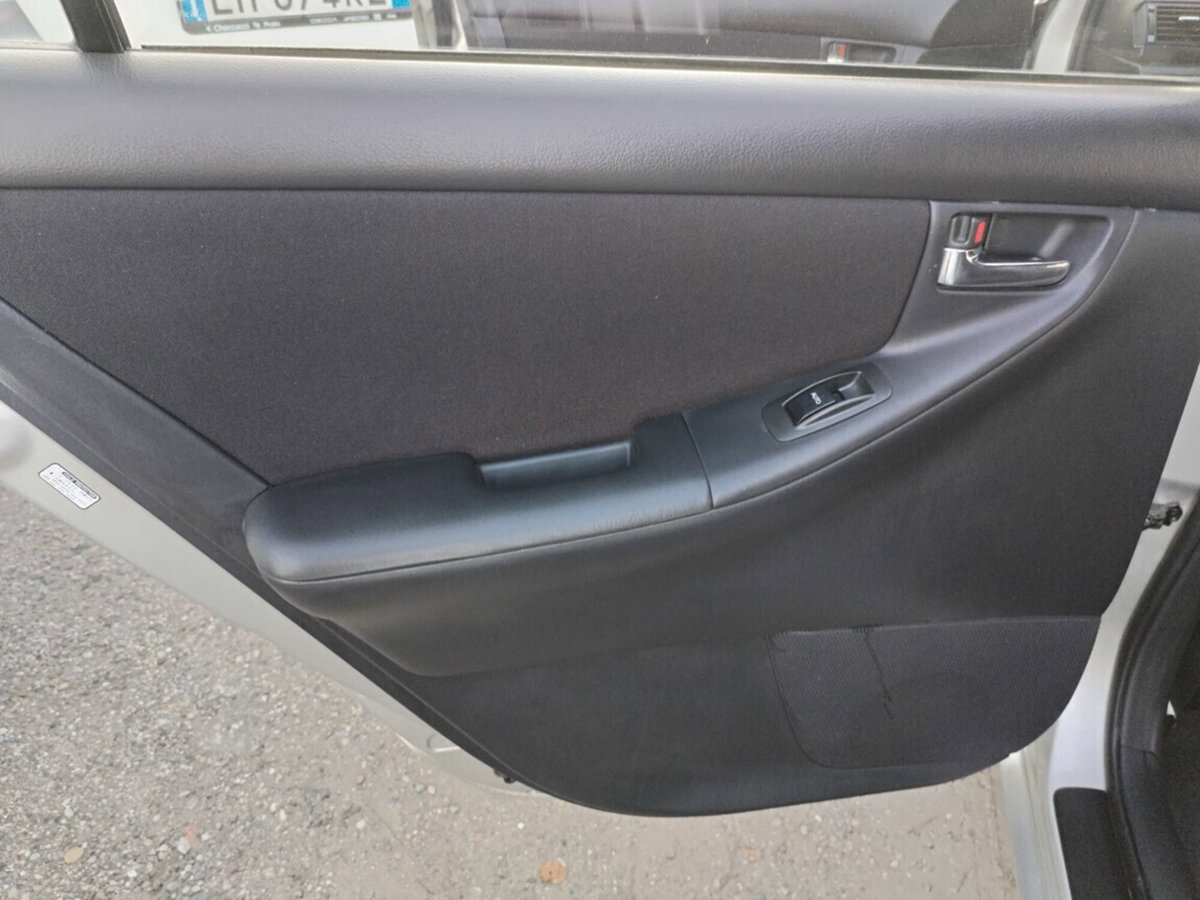 Toyota Corolla 1.4i 16V cat 5 porte Sol (19)