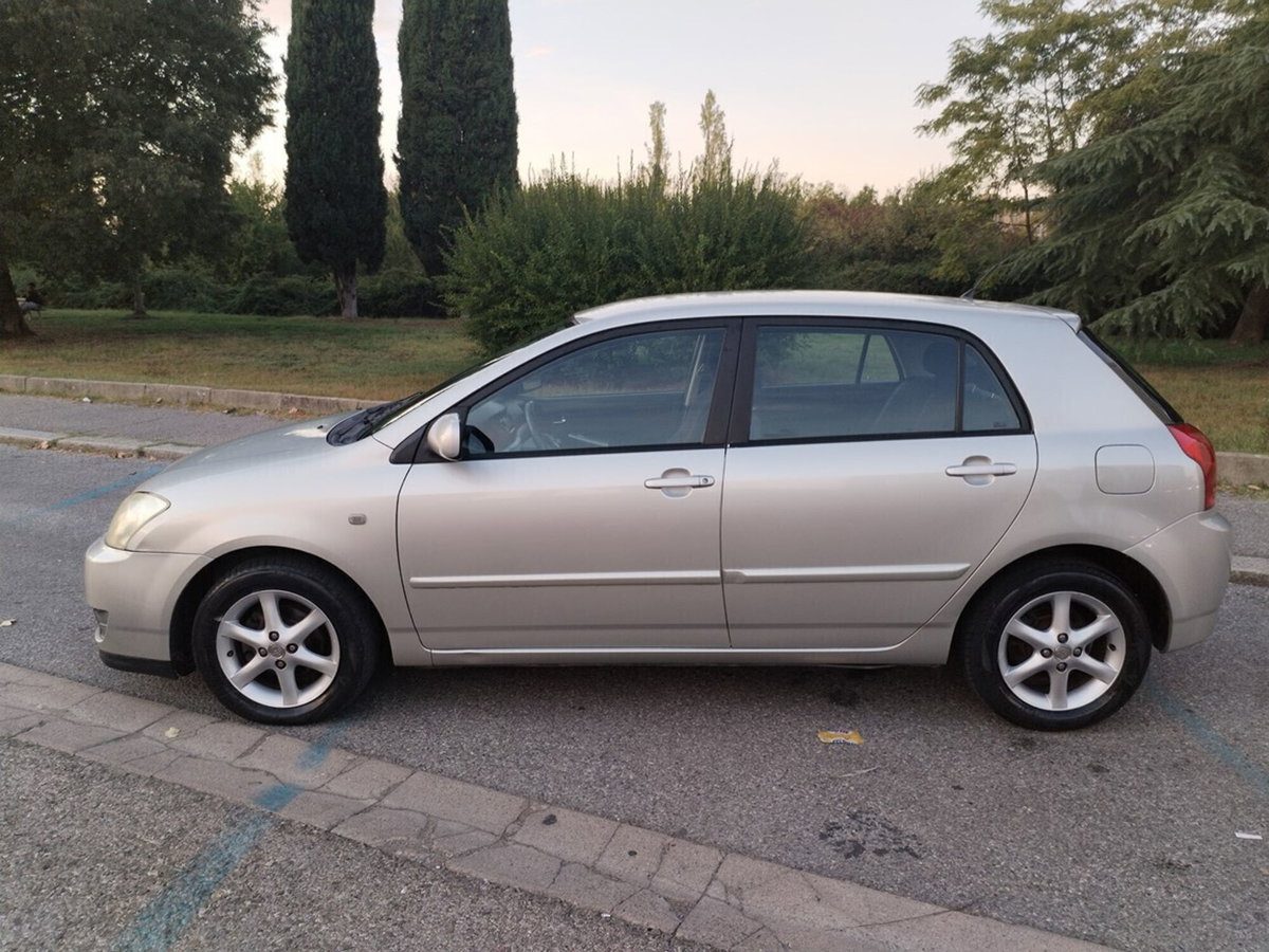 Toyota Corolla 1.4i 16V cat 5 porte Sol (2)