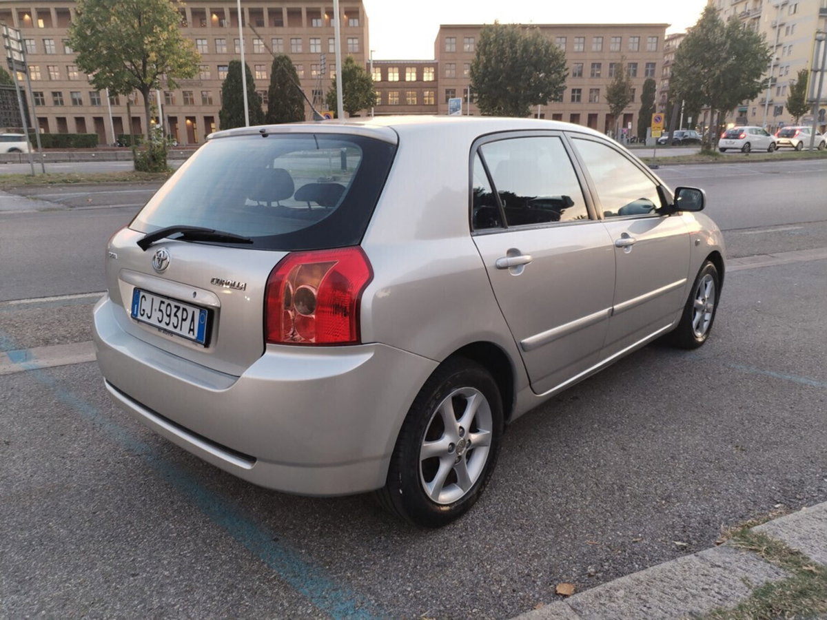 Toyota Corolla 1.4i 16V cat 5 porte Sol (4)