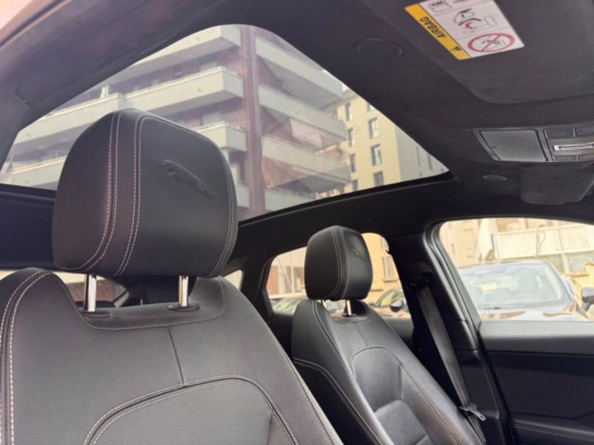 Jaguar E-Pace 2.0D I4 163 CV AWD Auto R-Dynamic Black (15)