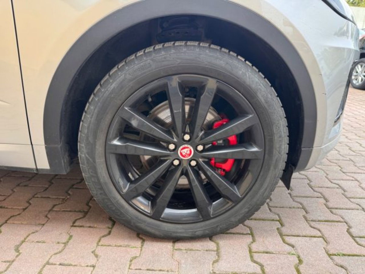 Jaguar E-Pace 2.0D I4 163 CV AWD Auto R-Dynamic Black (7)