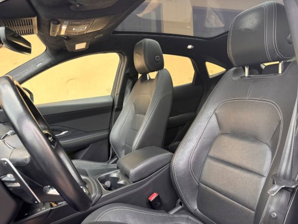 Jaguar E-Pace 2.0D I4 163 CV AWD Auto R-Dynamic Black (9)