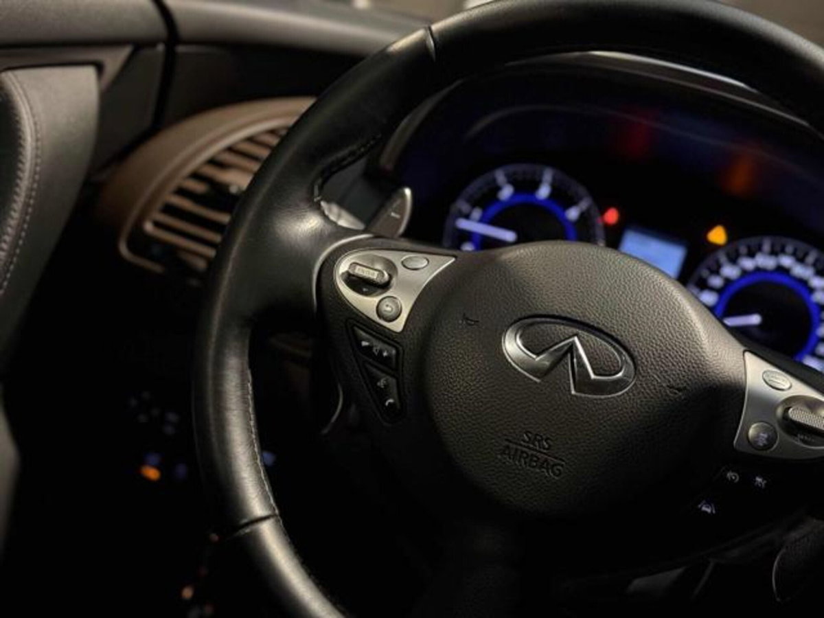 Infiniti QX70 3.0 diesel V6 AT S Premium (17)