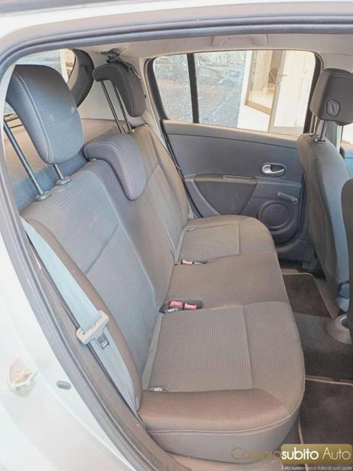 Renault Clio 1.2 16V 5 porte Dynamique (14)