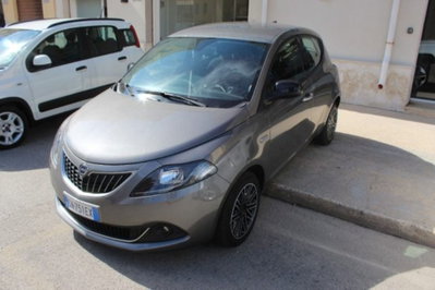 Lancia Ypsilon 1.0 FireFly 5 porte S&S Hybrid Gold Plus (2)