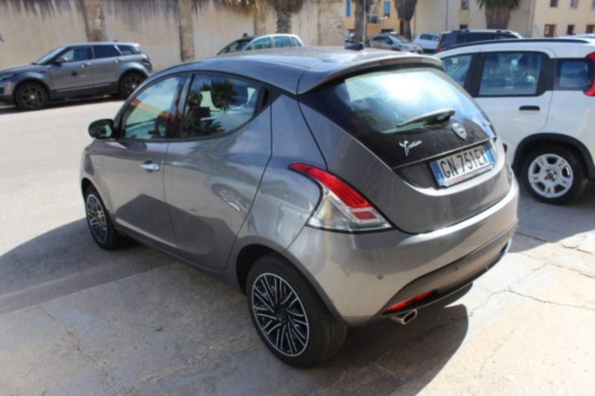 Lancia Ypsilon 1.0 FireFly 5 porte S&S Hybrid Gold Plus (3)