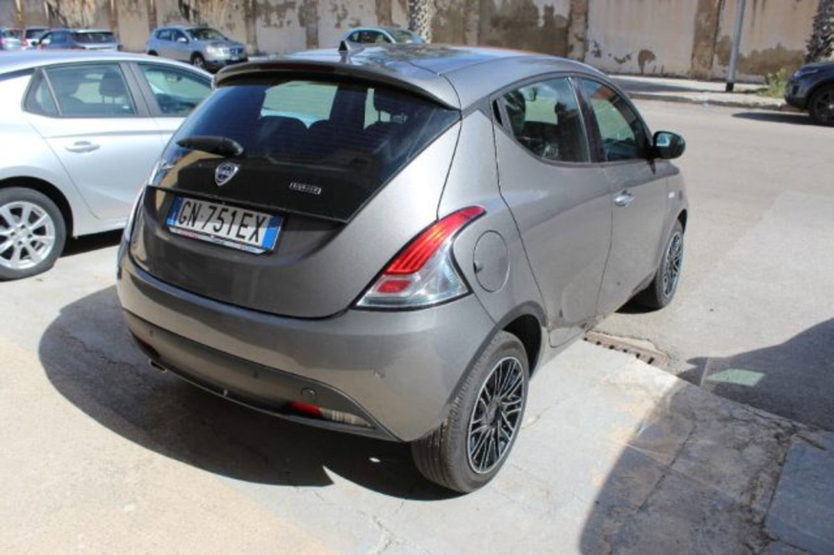 Lancia Ypsilon 1.0 FireFly 5 porte S&S Hybrid Gold Plus (4)