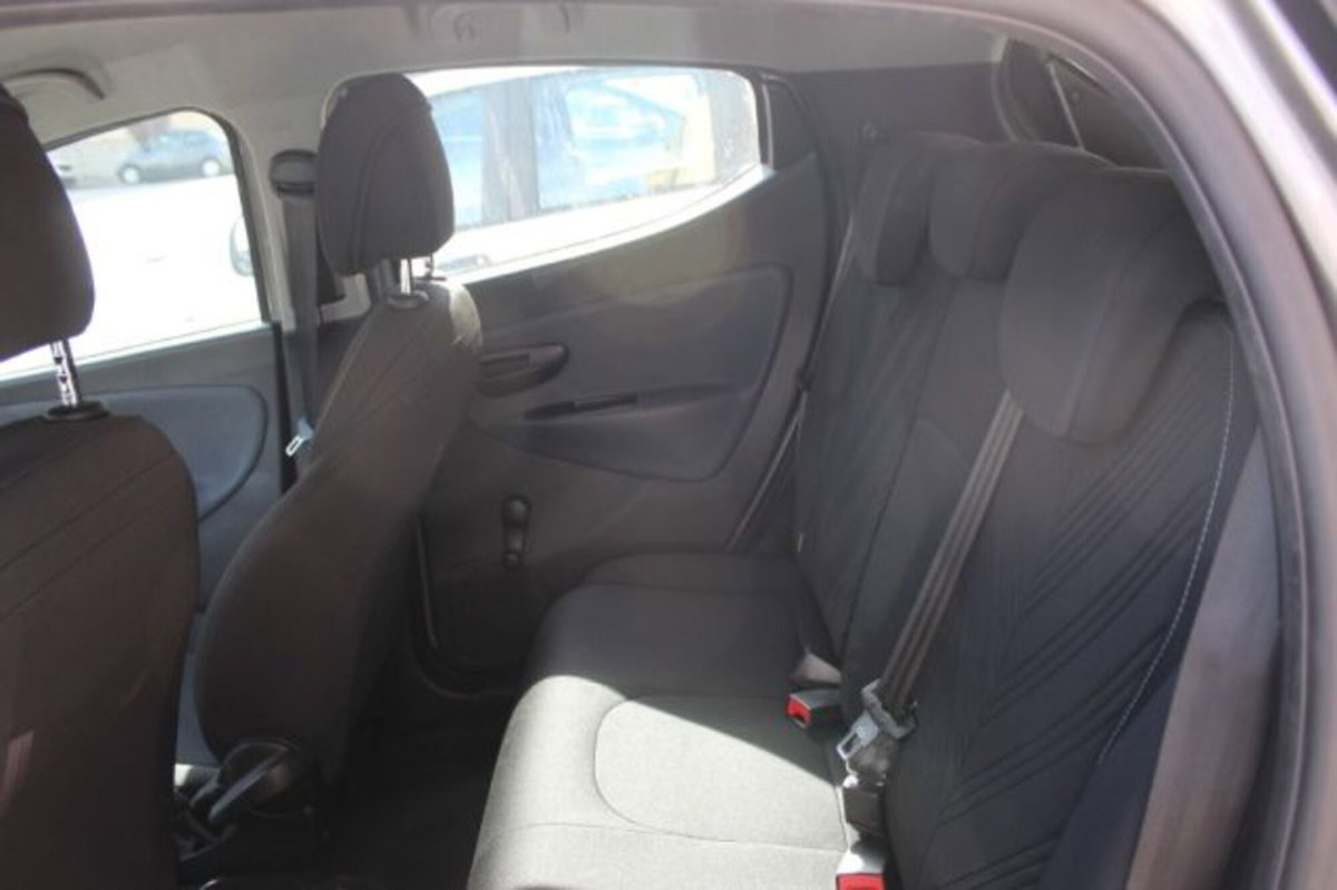 Lancia Ypsilon 1.0 FireFly 5 porte S&S Hybrid Gold Plus (7)