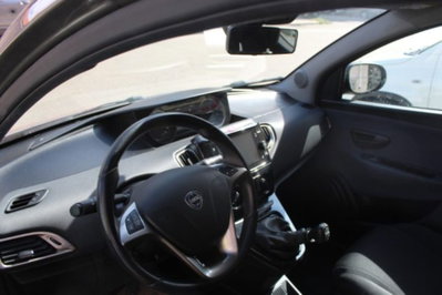 Lancia Ypsilon 1.0 FireFly 5 porte S&S Hybrid Gold Plus (8)