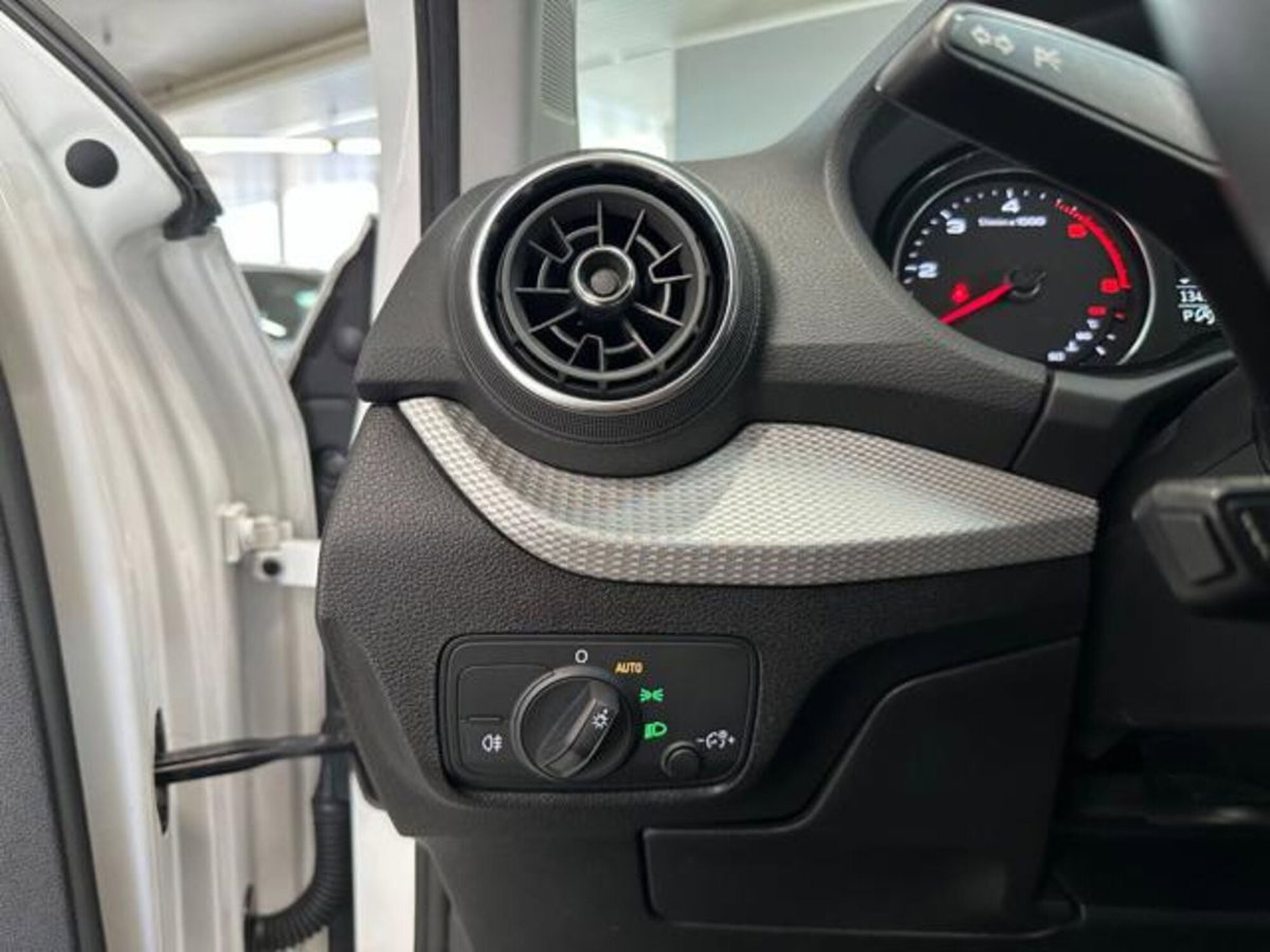 Audi Q2 Q2 30 TDI S tronic Business (18)