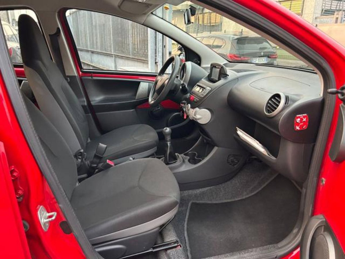Toyota Aygo 1.0 12V VVT-i 5 porte (10)