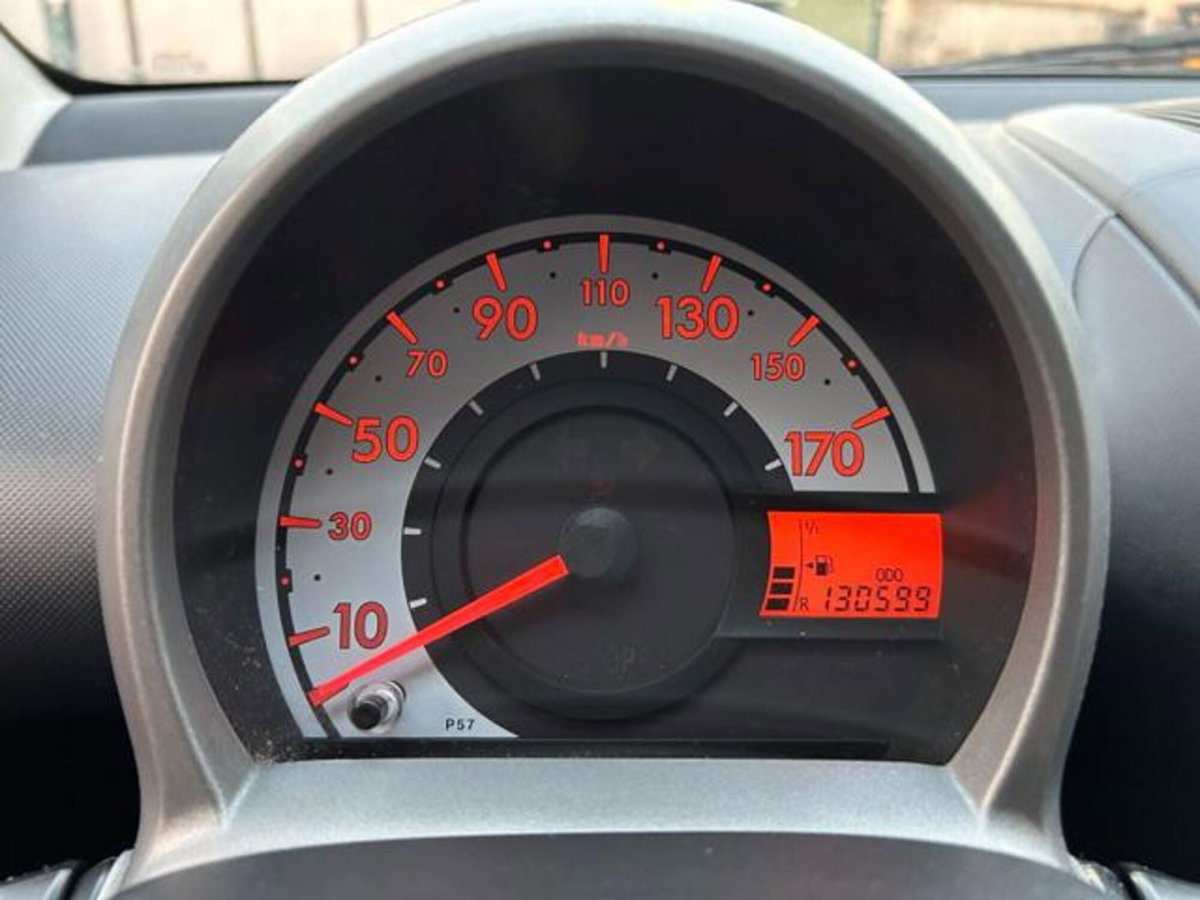 Toyota Aygo 1.0 12V VVT-i 5 porte (12)
