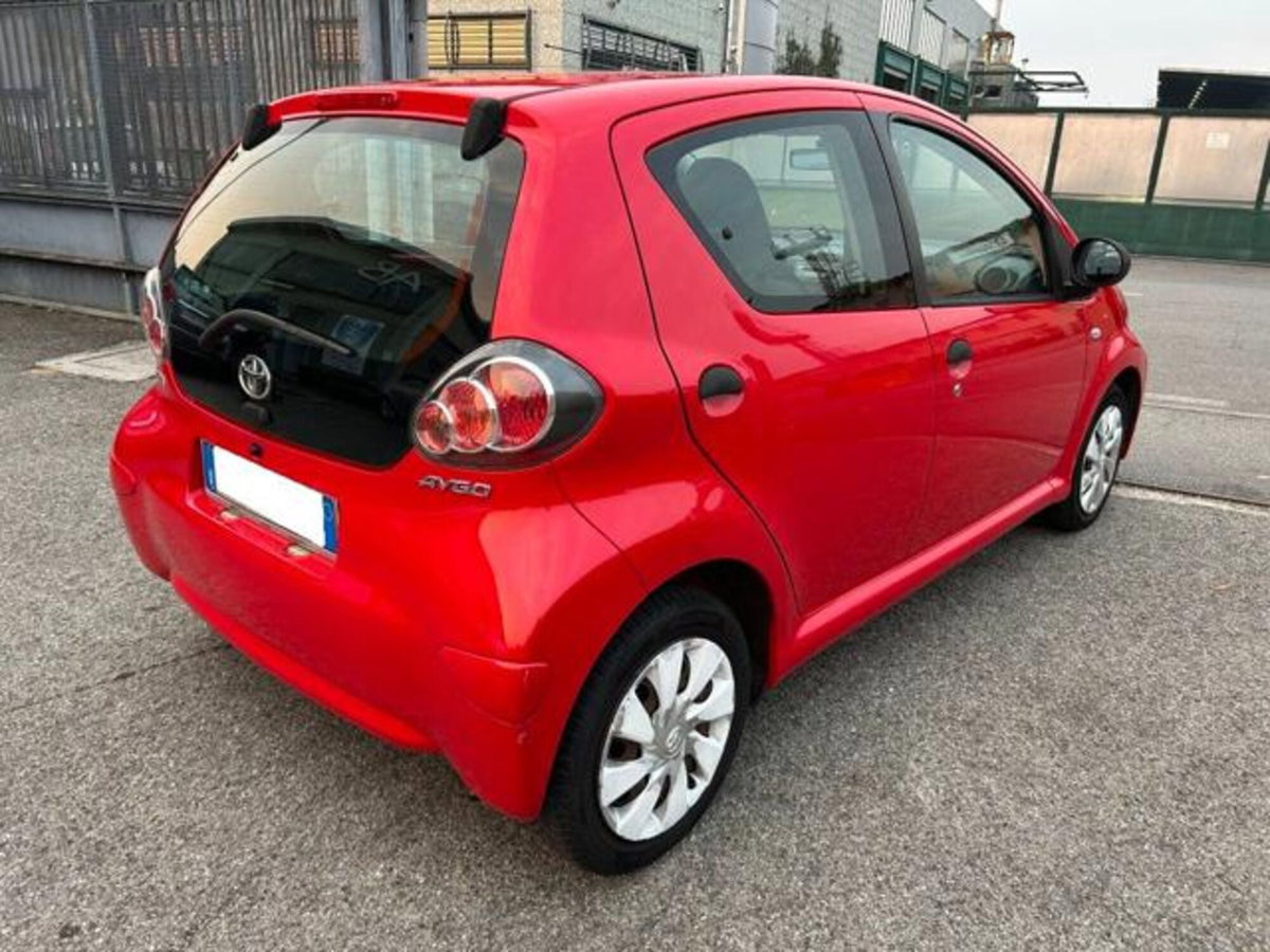 Toyota Aygo 1.0 12V VVT-i 5 porte (4)