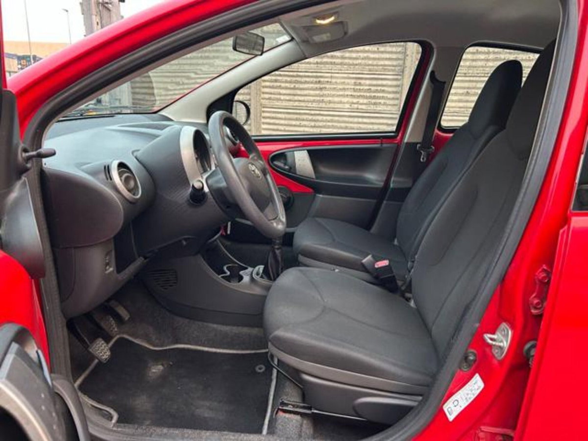 Toyota Aygo 1.0 12V VVT-i 5 porte (5)