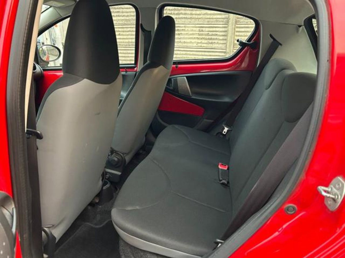 Toyota Aygo 1.0 12V VVT-i 5 porte (6)