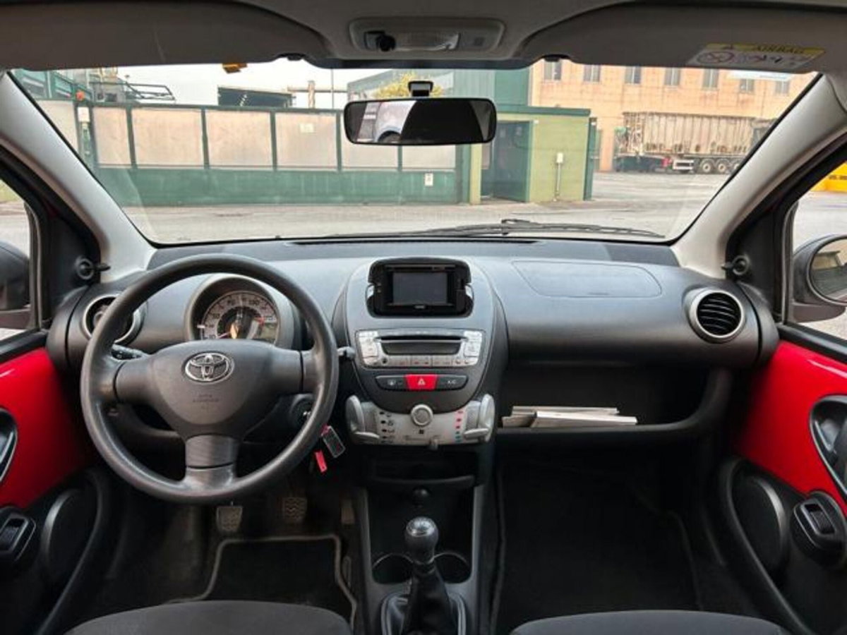 Toyota Aygo 1.0 12V VVT-i 5 porte (7)