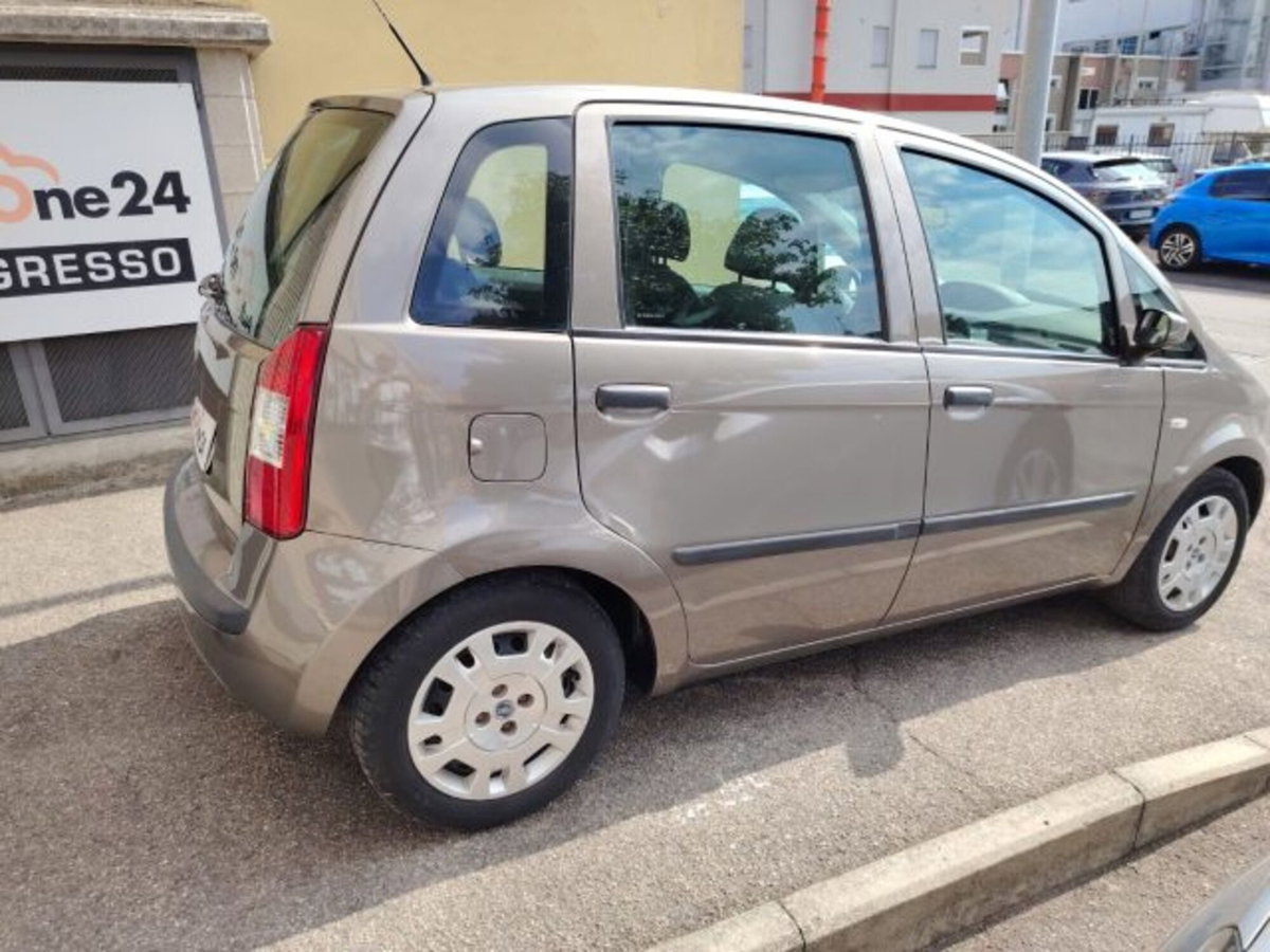 Fiat Idea 1.2 16V BlackLabel (5)