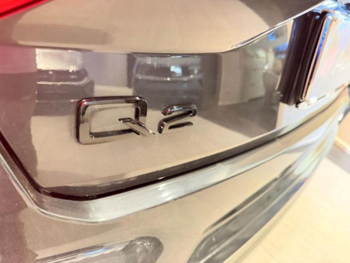 Audi Q2 30 2.0 tdi Identity Black (13)