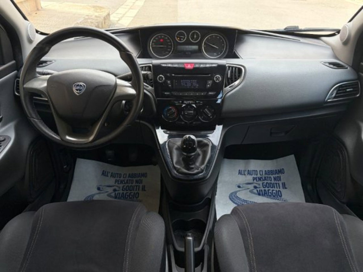 Lancia Ypsilon 1.2 69 CV 5 porte GPL Ecochic Silver (11)