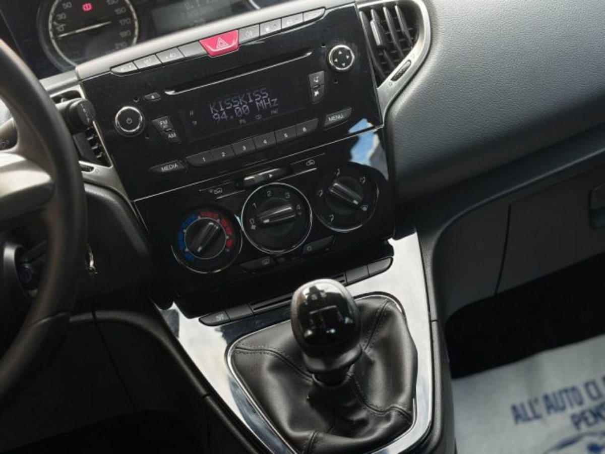 Lancia Ypsilon 1.2 69 CV 5 porte GPL Ecochic Silver (14)