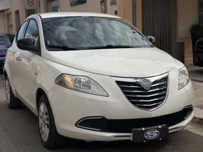Lancia Ypsilon 1.2 69 CV 5 porte GPL Ecochic Silver (2)