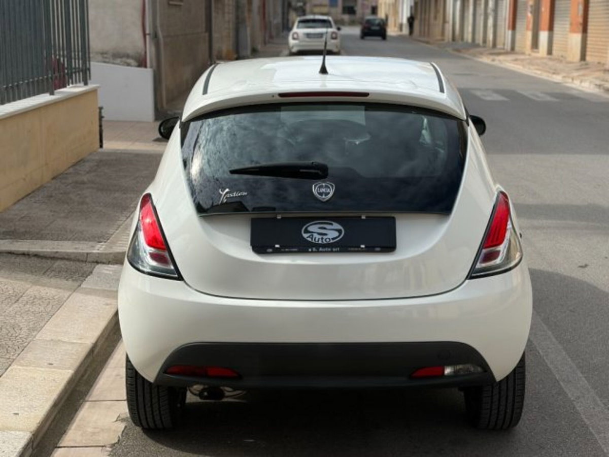 Lancia Ypsilon 1.2 69 CV 5 porte GPL Ecochic Silver (5)