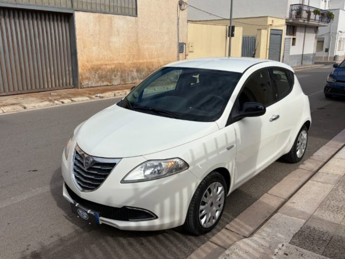 Lancia Ypsilon 1.2 69 CV 5 porte GPL Ecochic Silver (7)