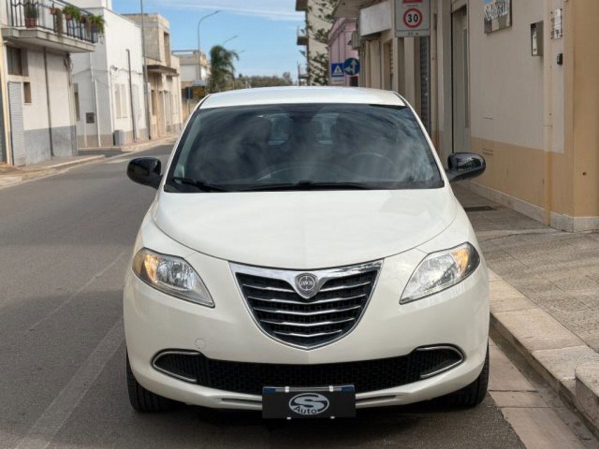 Lancia Ypsilon 1.2 69 CV 5 porte GPL Ecochic Silver (8)