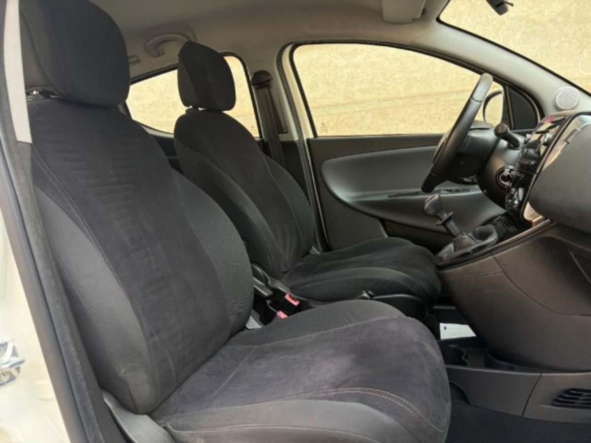 Lancia Ypsilon 1.2 69 CV 5 porte GPL Ecochic Silver (9)