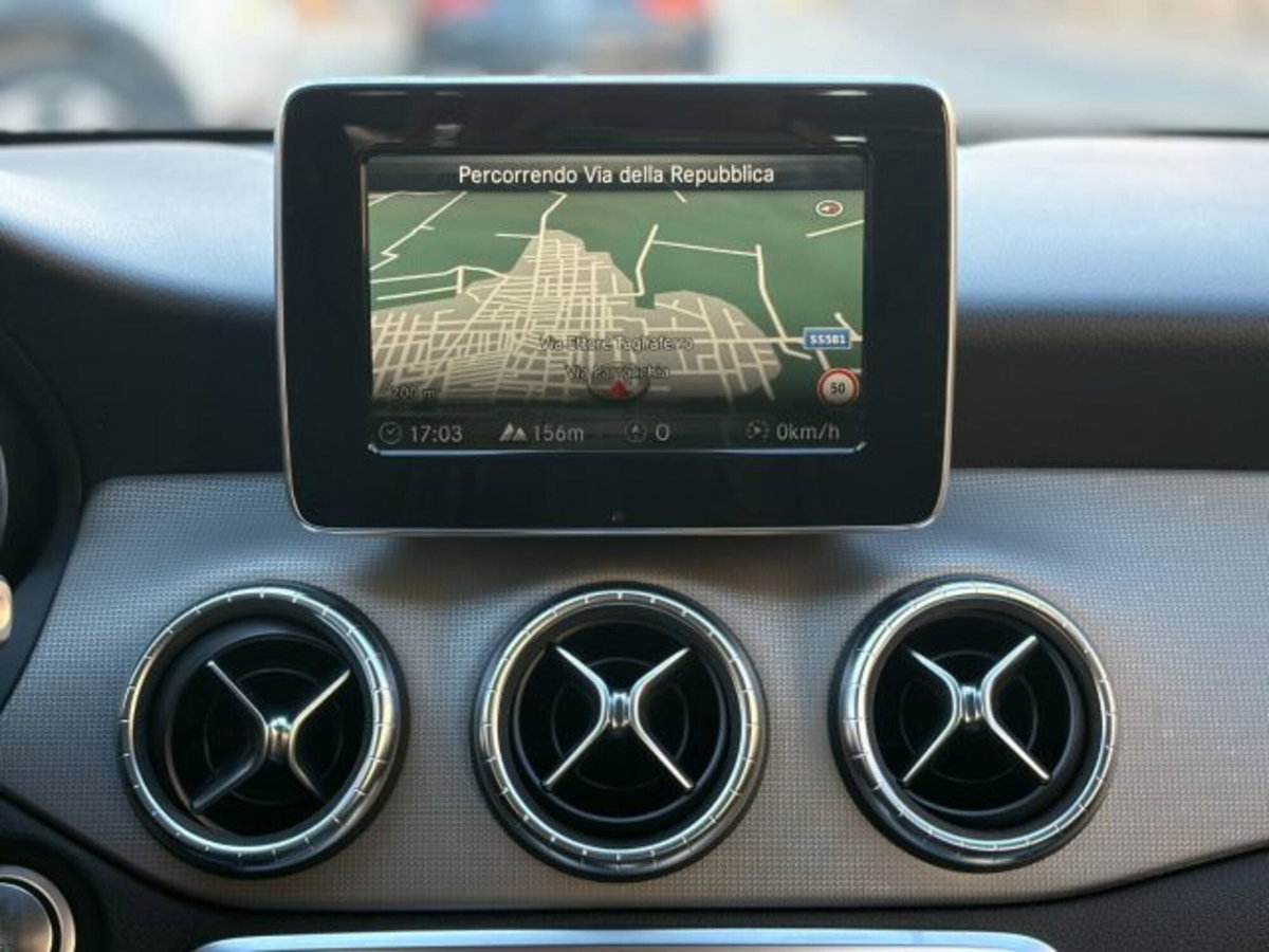 Mercedes-Benz CLA Shooting Brake 200 d Automatic Sport (16)