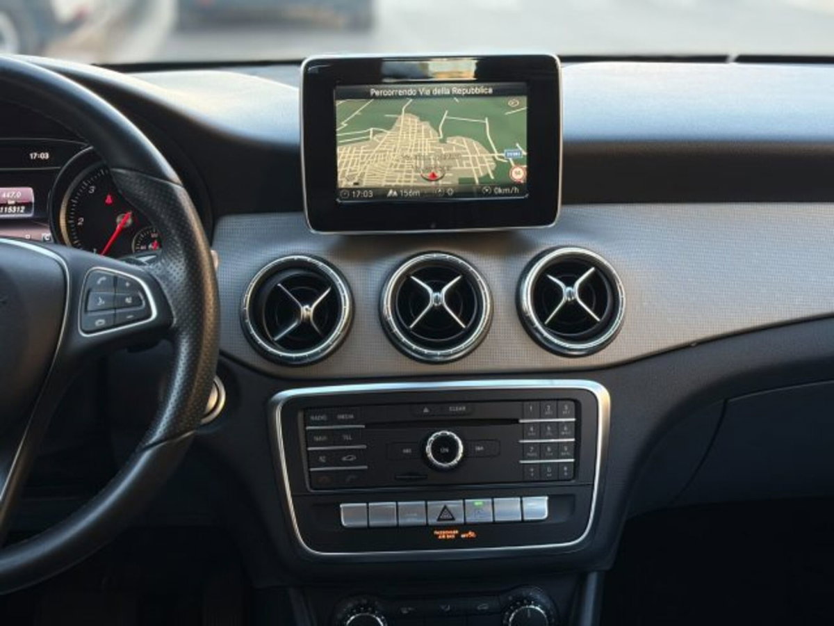 Mercedes-Benz CLA Shooting Brake 200 d Automatic Sport (17)