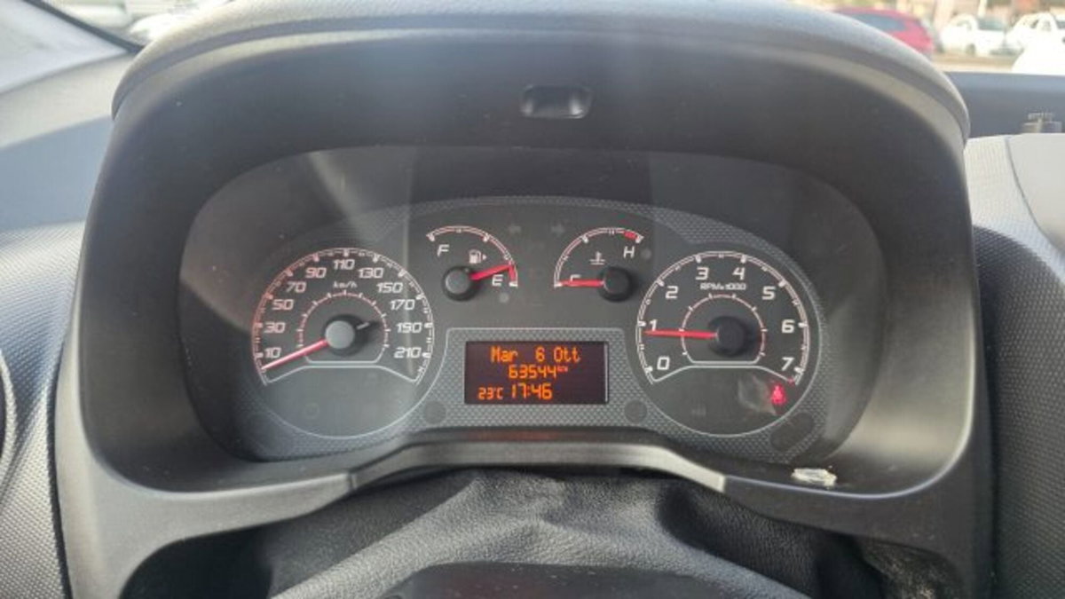 Fiat Fiorino Furgone cargo 1.3 mjt 95cv Adventure (16)